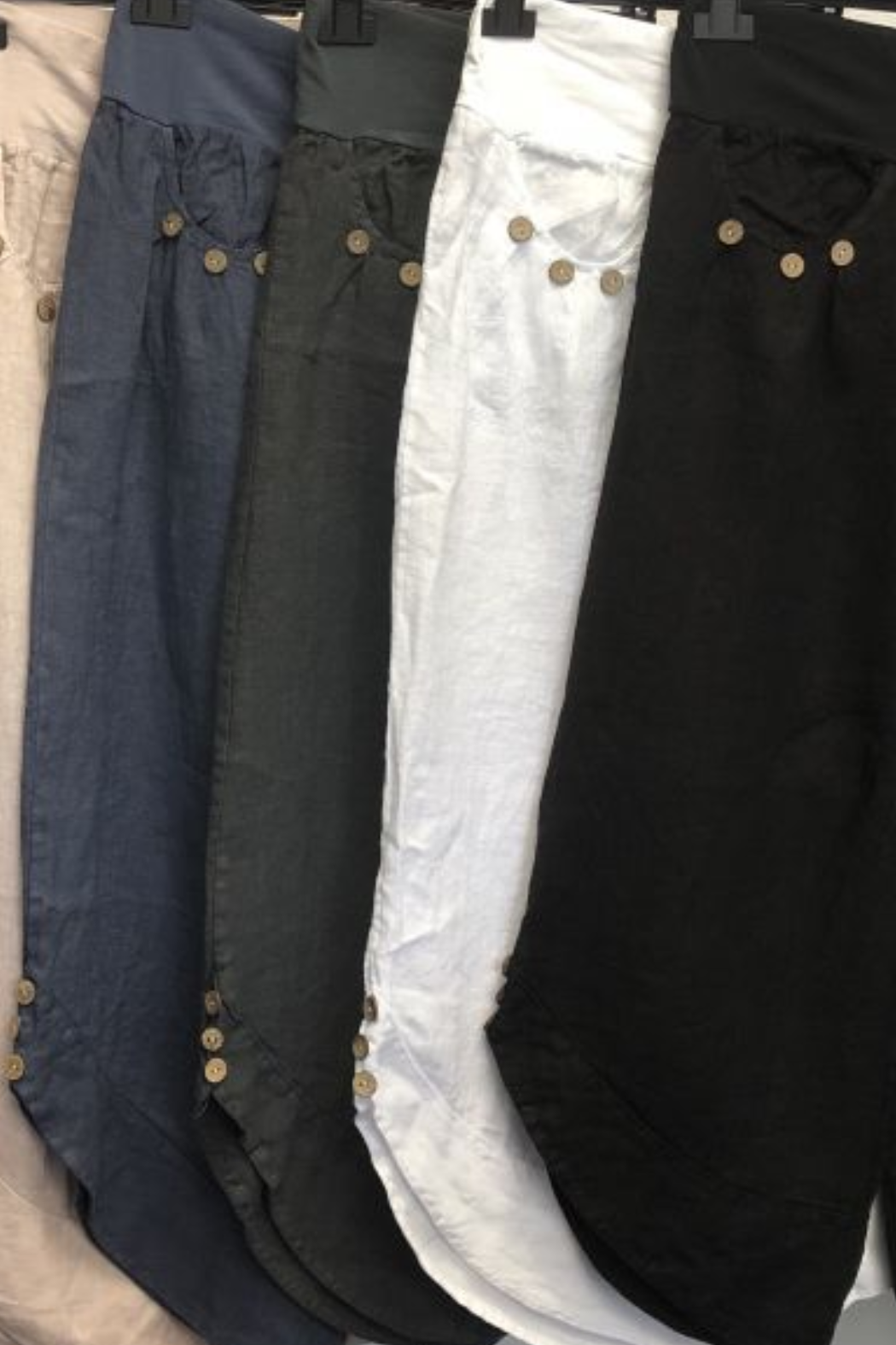 Linen Cropped Pants w/ 3 Buttons
