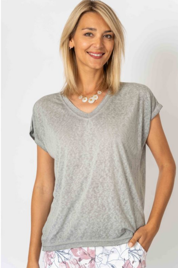 V-Neck Bat S/S T-shirt