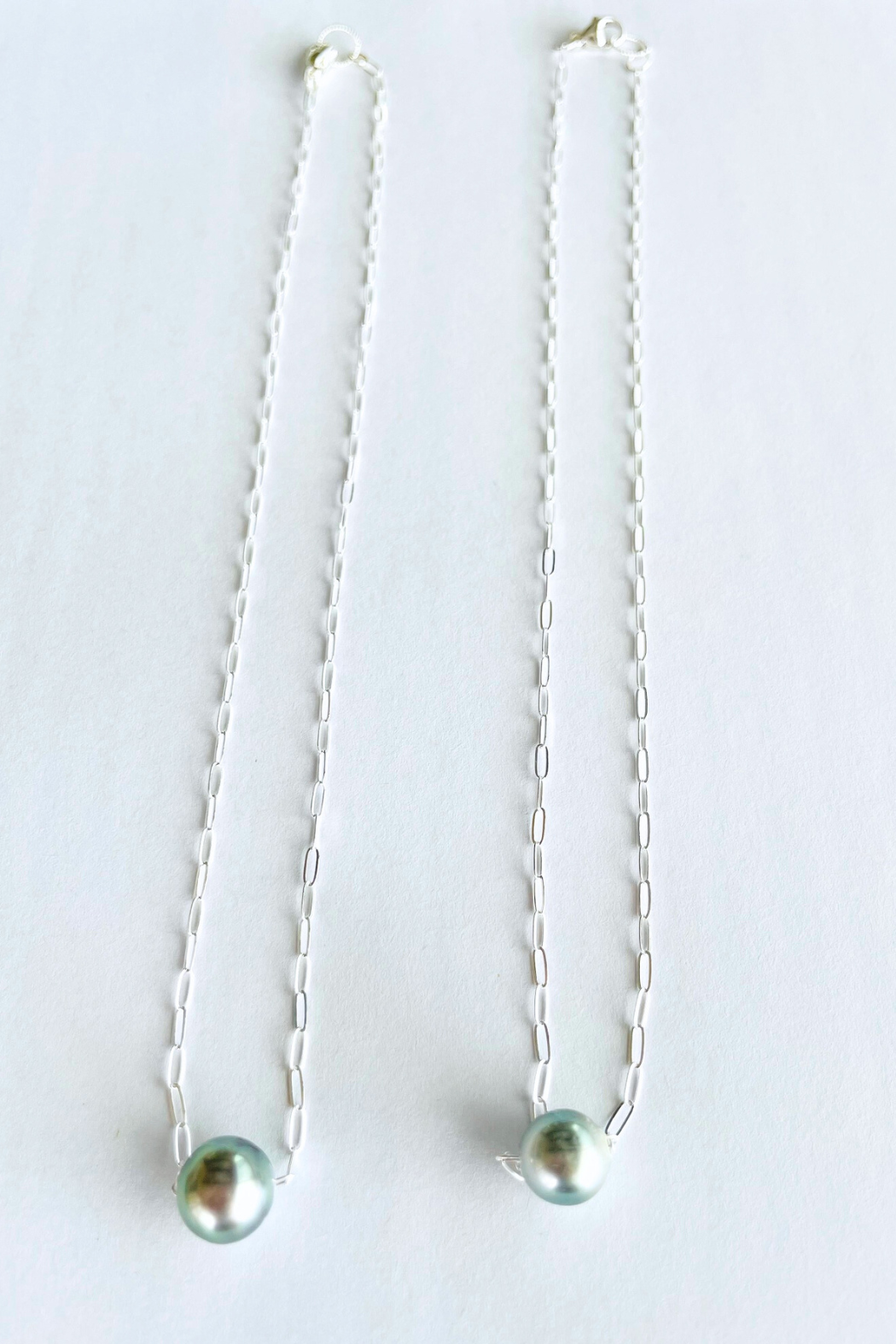 Tahitian Medium Pearl Silver Floating Necklace