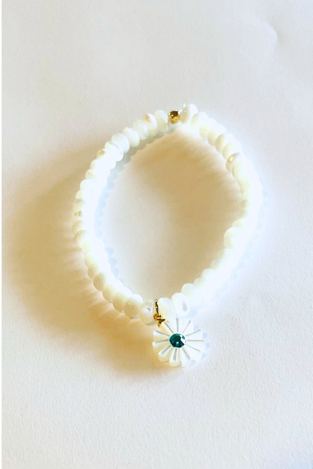 Blue-Eyed Daisy Mother of Pearl Bracelet