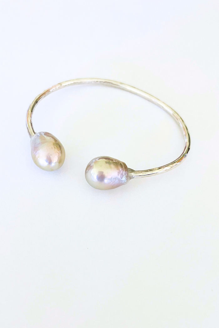 Pohina Pearl Silver Cuff