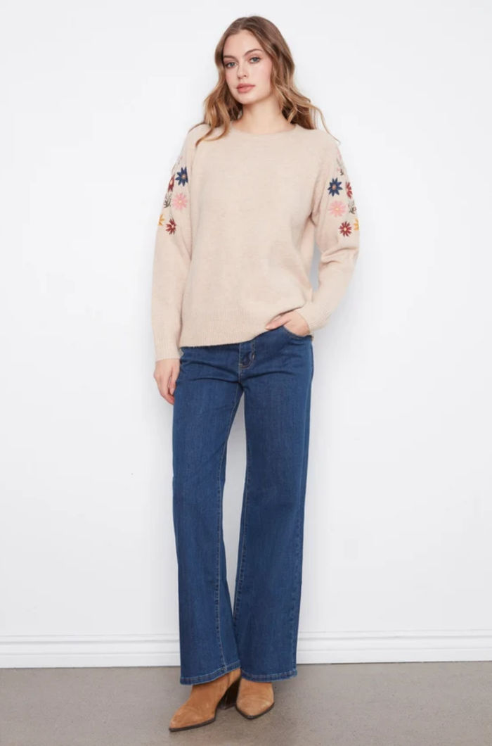 Long Sleeve Raglan Sweater w/ Embroidery
